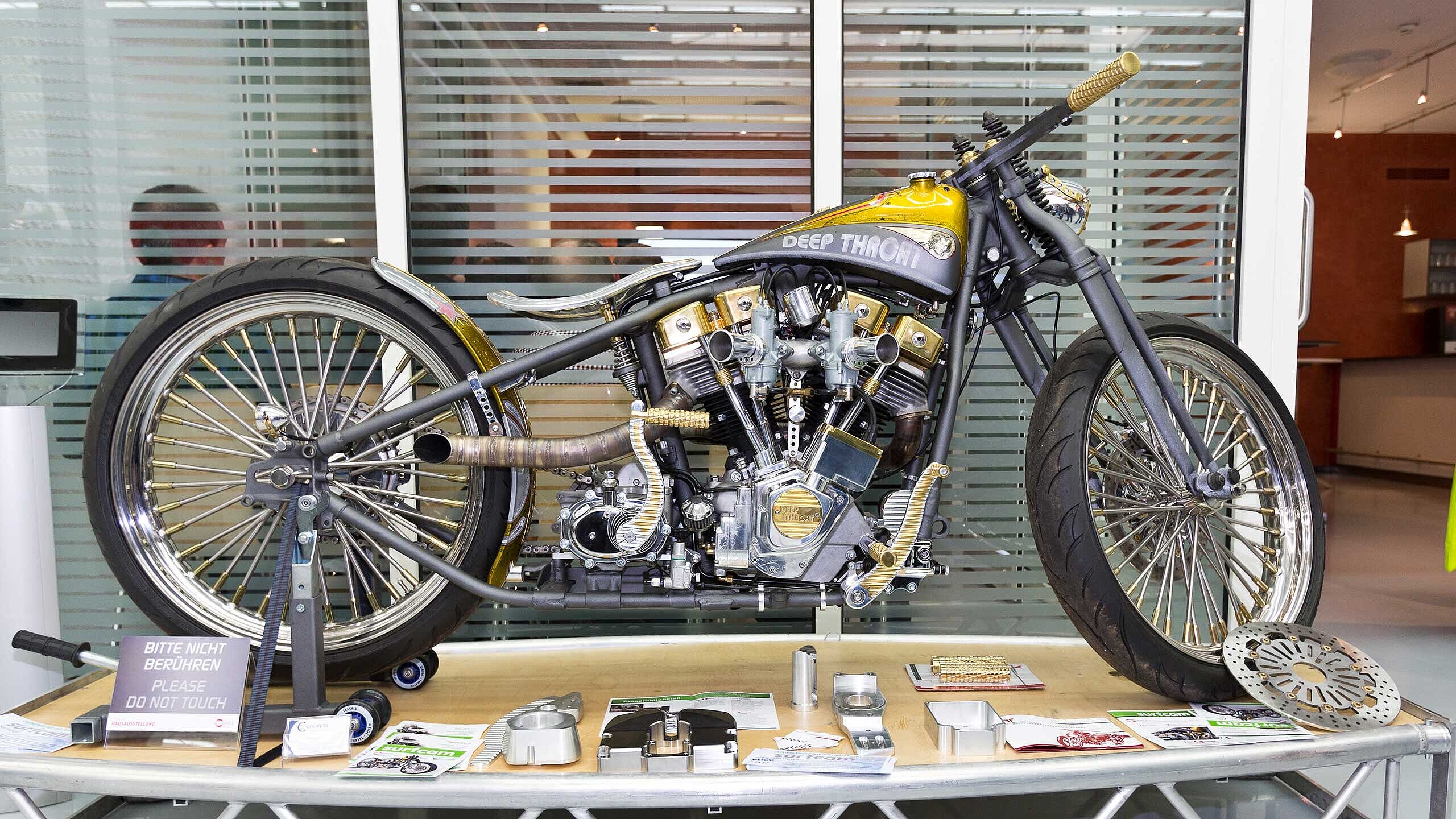 Motorrad, bei welchem Teile mit Hilfe einer Hermle-Maschine gefertigt wurden