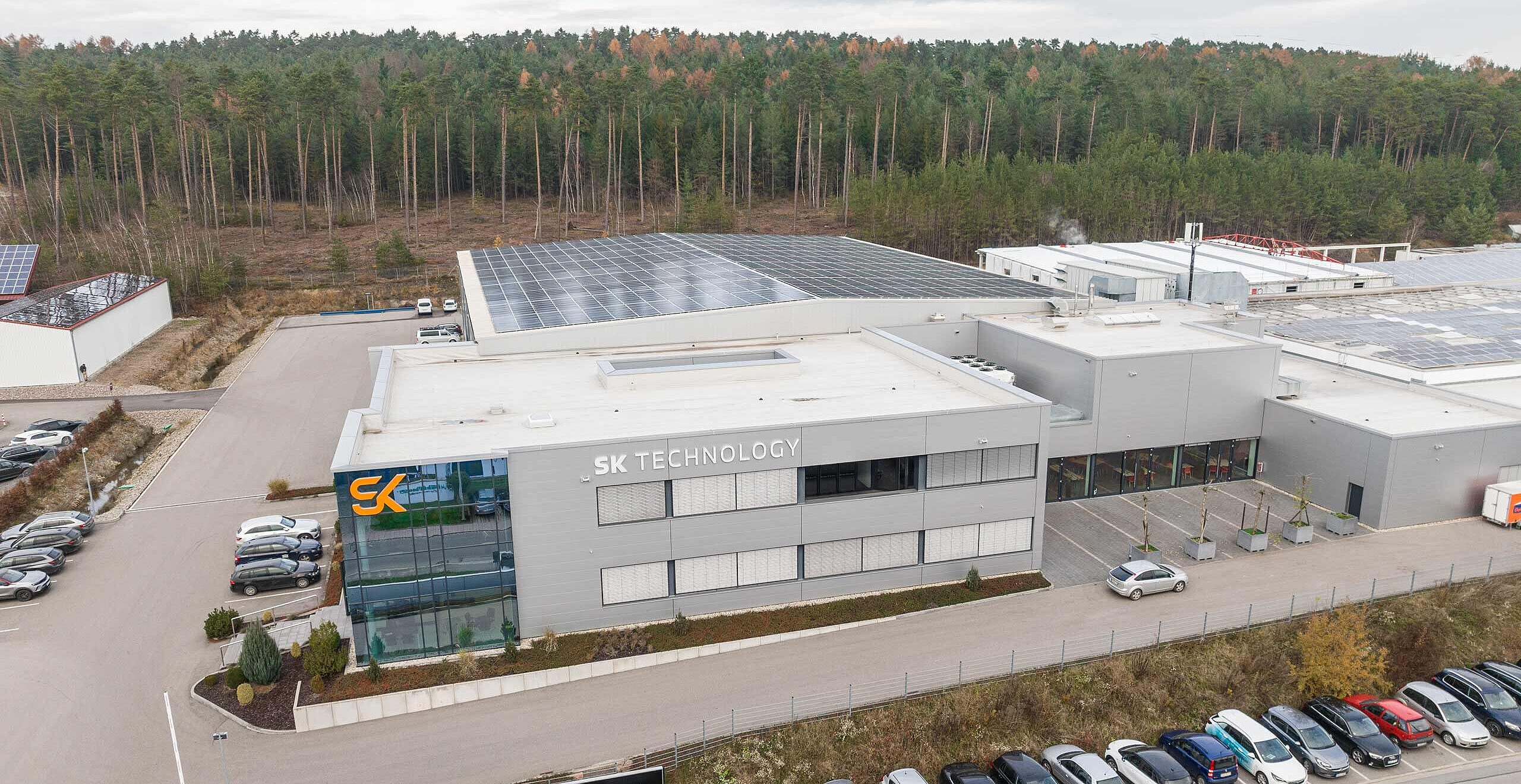 Produktionshalle & Verwaltungsgebäude der SK TECHNOLOGY in Roding 