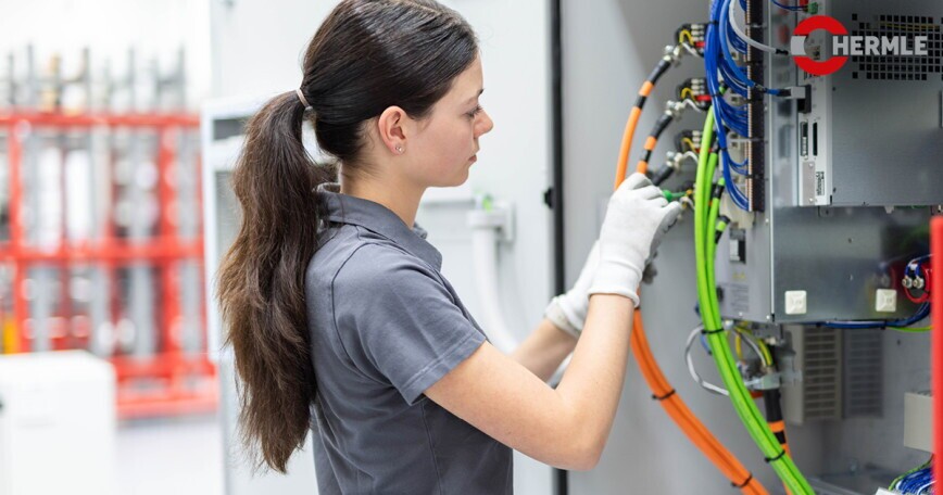 Ausbilder (m/w/d) für die Lehrwerkstatt Elektrotechnik & Informatik, 1. Bild