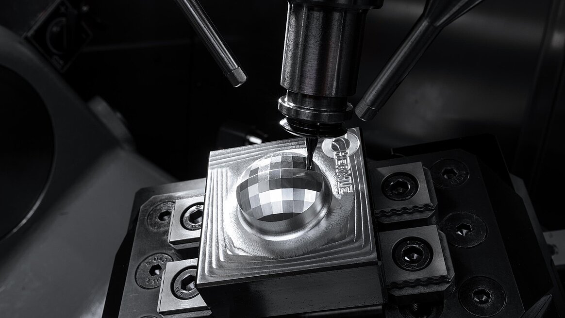 Der Formenbau durch die Hermle CNC Bearbeitung mit der C12