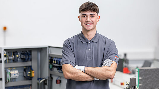Auszubildender als Mechatroniker bei HERMLE 