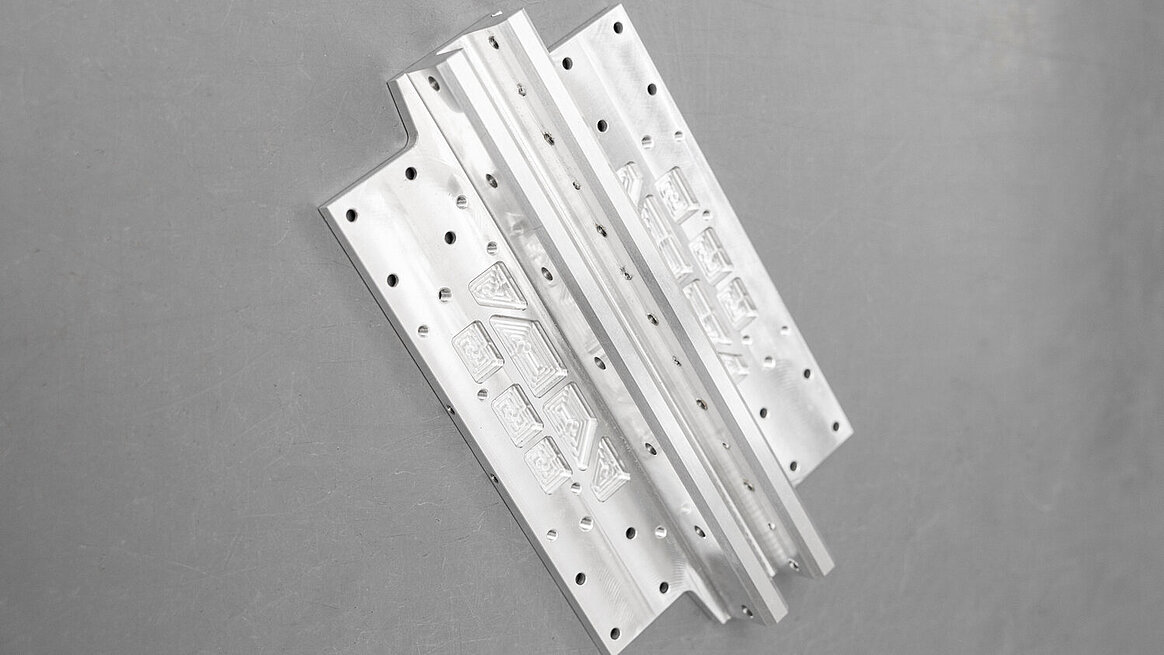 Components measuring up to 650 millimetres in diameter and 500 millimetres in height can be produced on the HERMLE C 400.