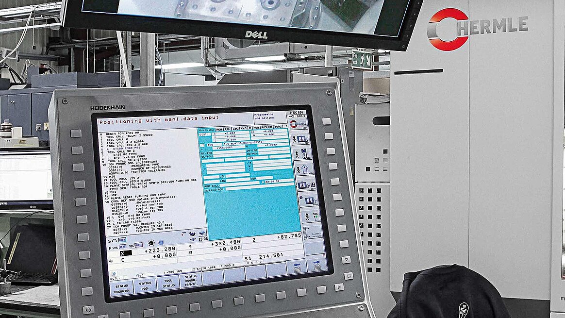 The working area monitor positioned above the machine’s Heidenhain control system.