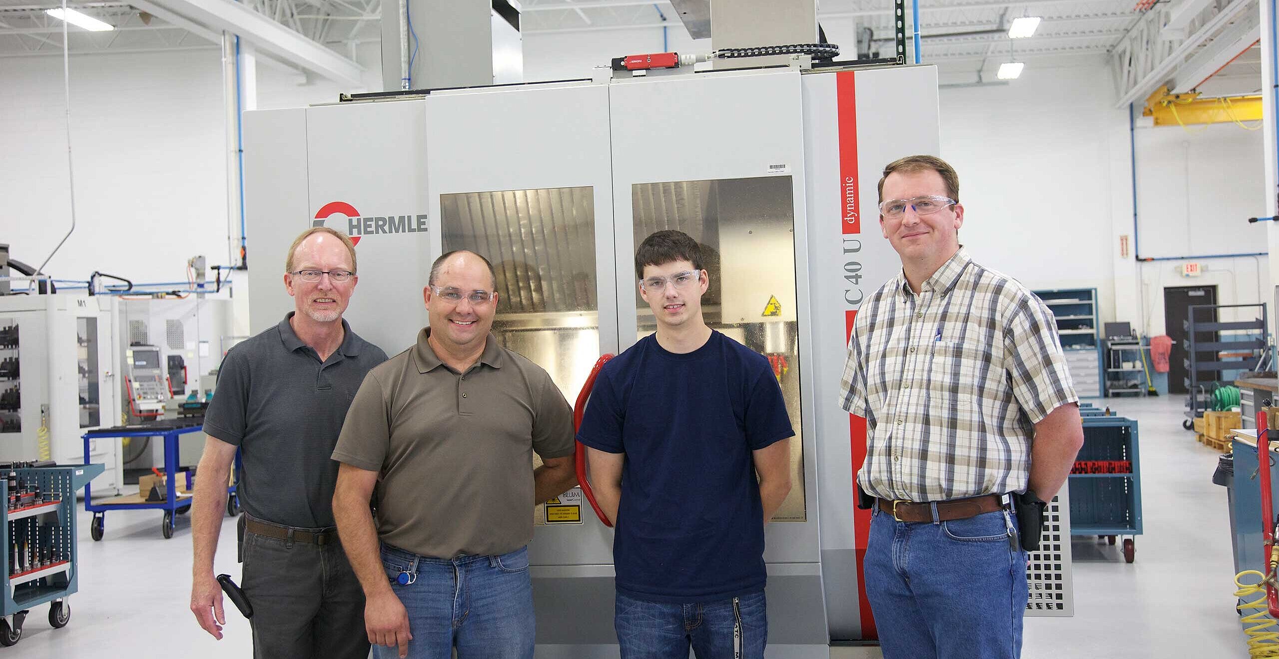 Von links nach rechts: Alan Marten (Gründer und Geschäftsführer); Shawn Demski (Manufacturing Manager); Thomas Renier (Trainee Anwendungstechnik HMC); David Marten (Vice-President)