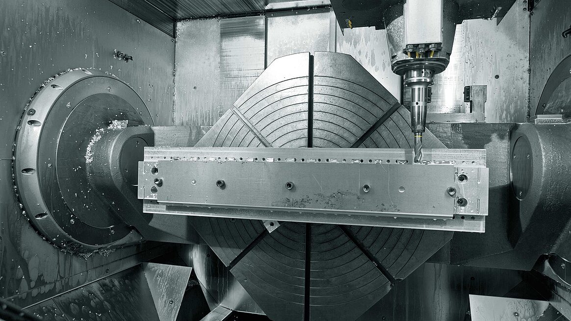 The working area of the C 30 U with the 540 x 540 mm NC swivelling rotary table