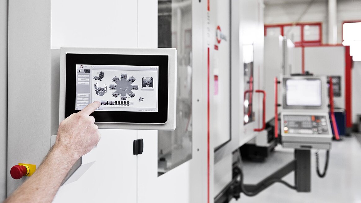 CNC Fräse Software an der Maschine auf Bildschirm