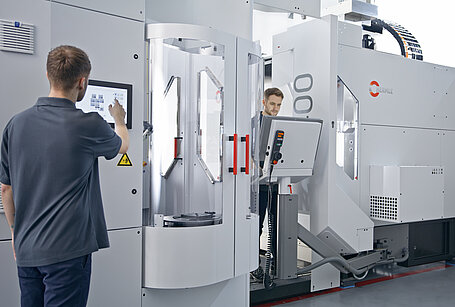 Optimum accessibility HERMLE HS flex also in the working area