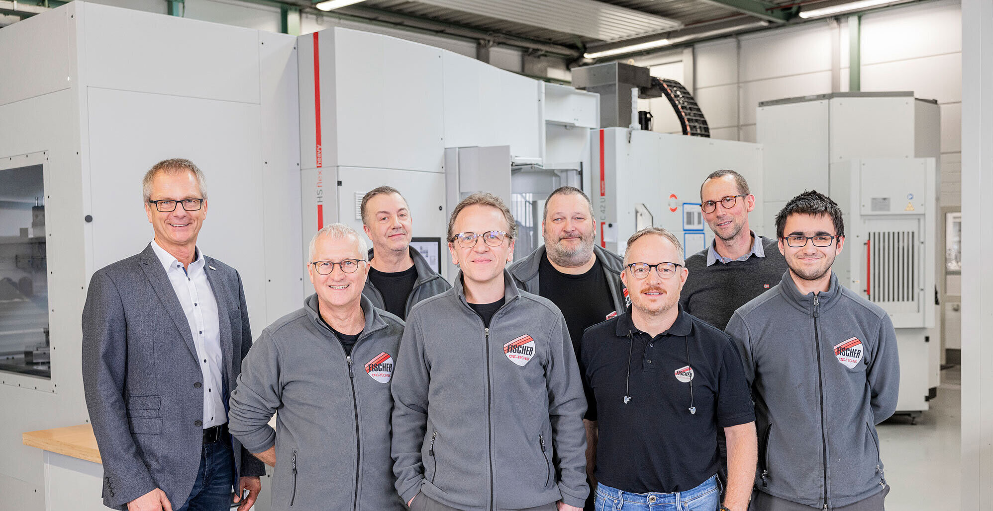 Die Spezialisten für die C 42 U bei Fischer CNC-Technik zusammen mit Andreas Glumpler (l.), Vertriebsaußendienst bei HERMLE.