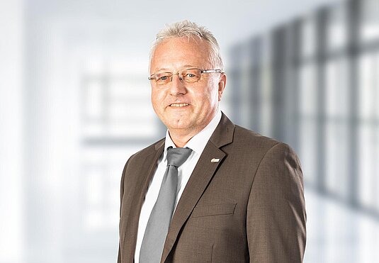 Bereichsleiter Tobias Schwörer – HERMLE AG