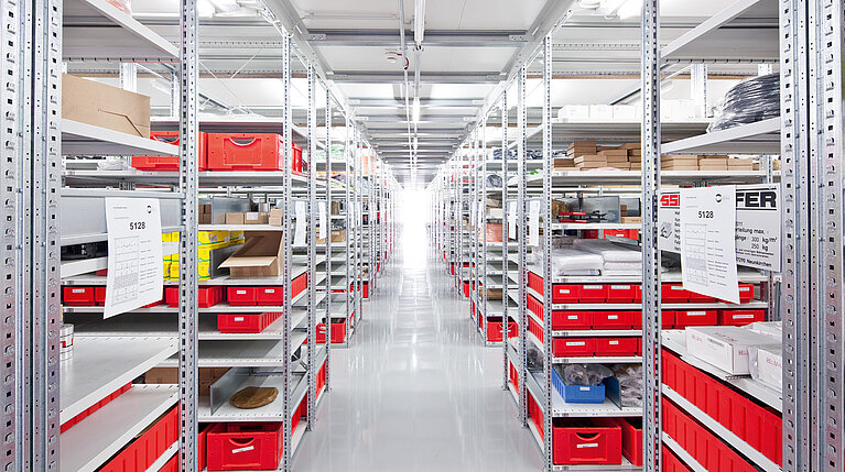 Versand- und Logistikzentrum bei der HERMLE AG