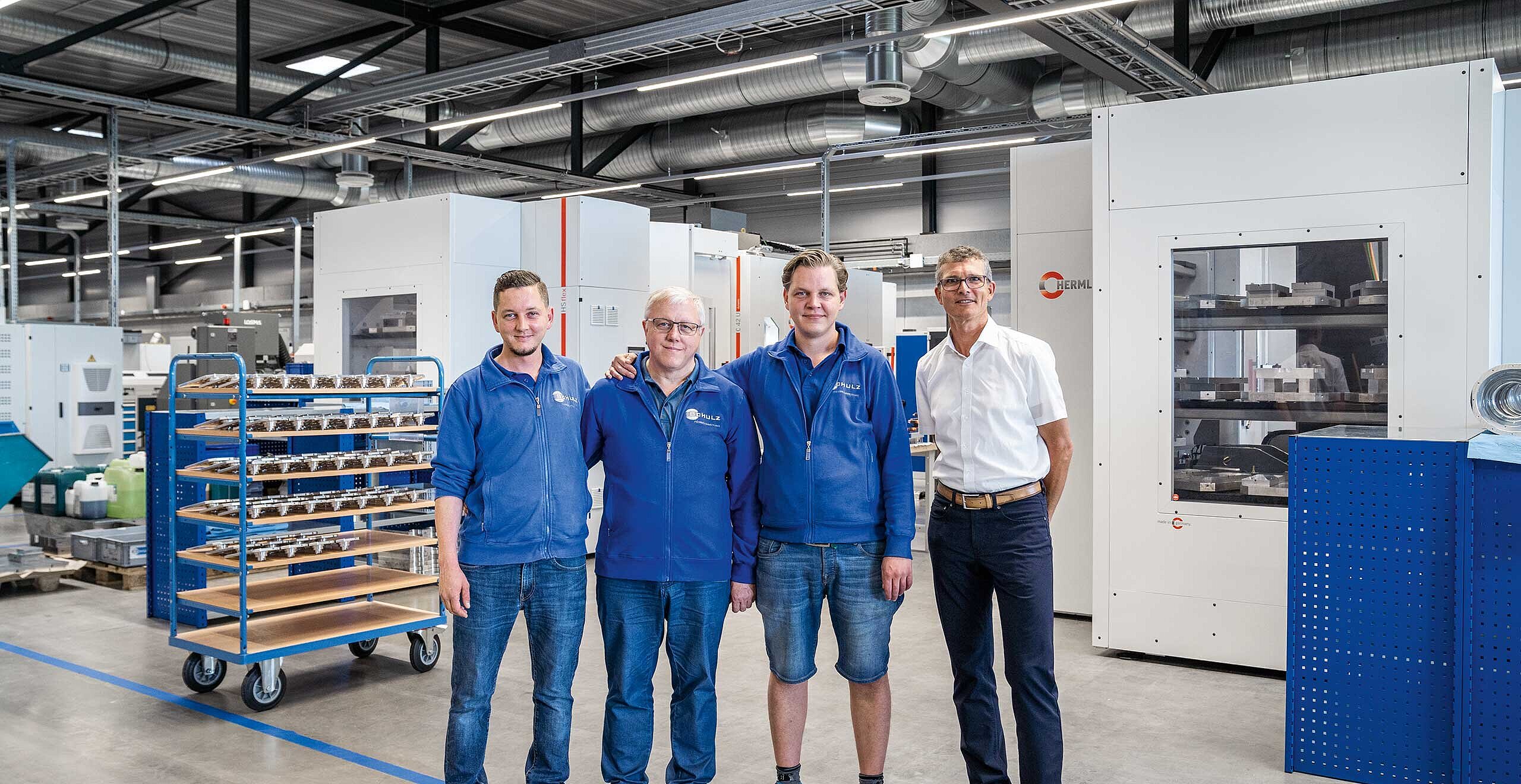 Patrick Schulz, Alfred Schulz und Michael Schulz mit Harald Jaeger von der HPV Hermle Vertriebs GmbH