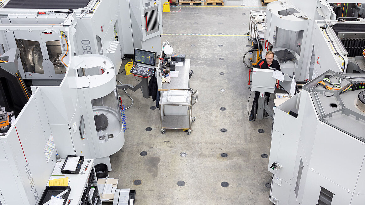 In Poing fertigt Canon Production Printing auf seinen beiden HERMLE C 650 U mit adaptierten Handlingsystemen HS flex heavy Prototypen ebenso wie Serienteile. 