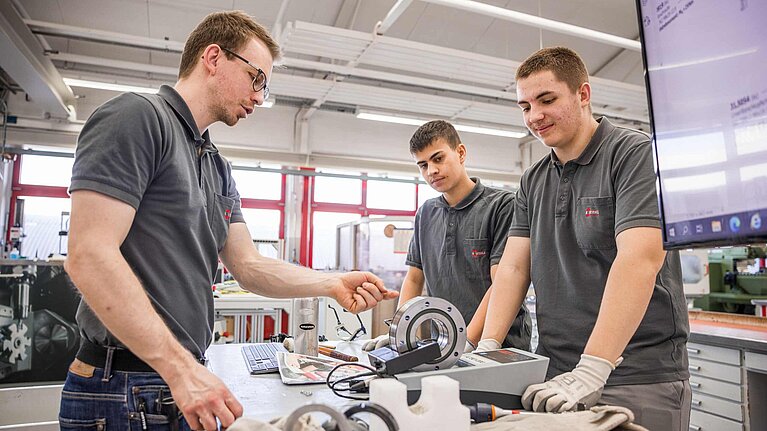 Ausbildung zum Maschinen- und Anlagenführer bei der HERMLE AG