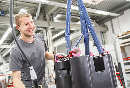 Montage Mitarbeiter bei HERMLE
