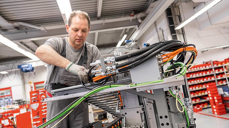 Ausbildung zum Mechatroniker bei der HERMLE AG