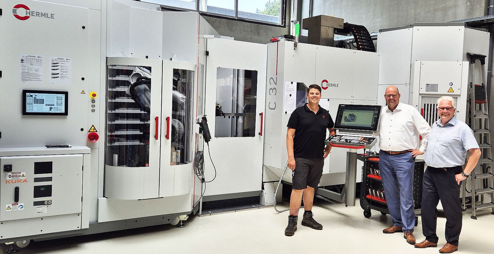HERMLE C 32 mit Robotersystem RS 1 bei der Firma Mestdagh in Belgien