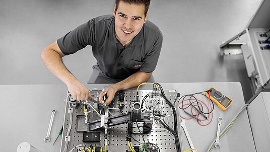 Elektrotechnik Studium bei der HERMLE AG - Christoph Gehring