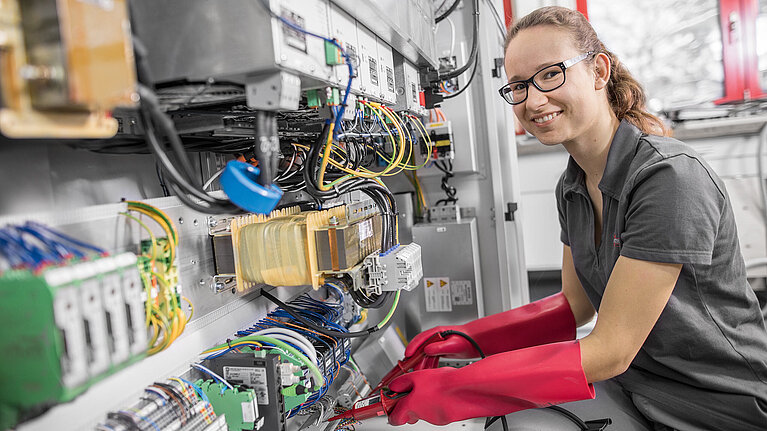 Mädchen-Förderprogramm bei der HERMLE AG