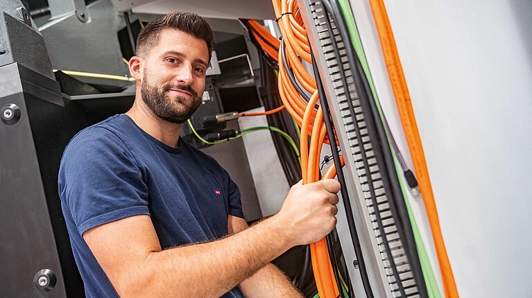 Patrick Steidle Auszubildender als Elektroniker für Automatisierungstechnik bei der HERMLE AG