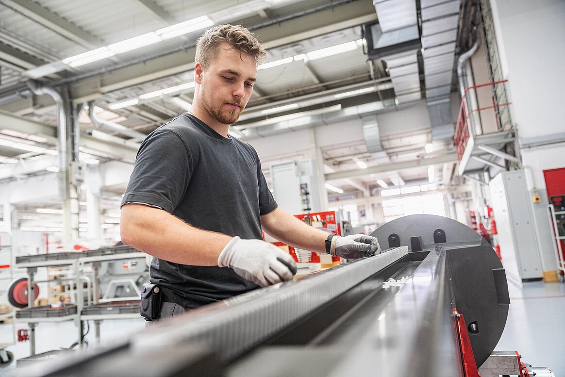 Mattes Lukas Auszubildender als Fachkraft für Metalltechnik bei der HERMLE AG