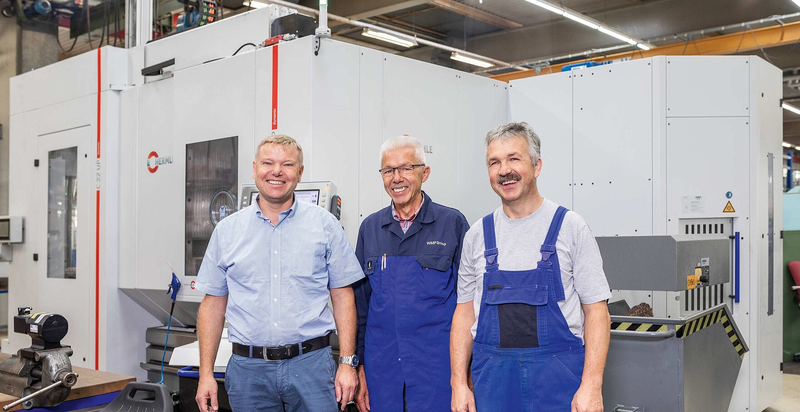 Axel Spadinger, Head of Tool Engineering & Making, Hans Brühl, Meister Teilefertigung und Werkzeugbau, und Günter Schulz, Maschinen-Bediener, alle vom Werkzeug- und Formenbau der WMF Group GmbH in Geislingen/Steige