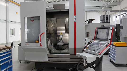 Das CNC-5-Achsen-Hochleistungs-Bearbeitungszentrum C 22 U von Hermle