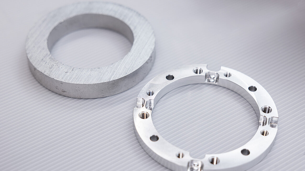 Accurate dimensions, safe operation: Precision parts for robotics and hydraulic systems at HEIM