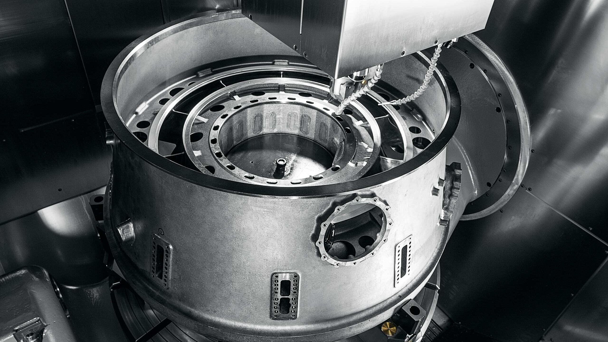 Hermle fertigt ein Turbinengehäuse aus Titan auf der C 62 U MT dynamic