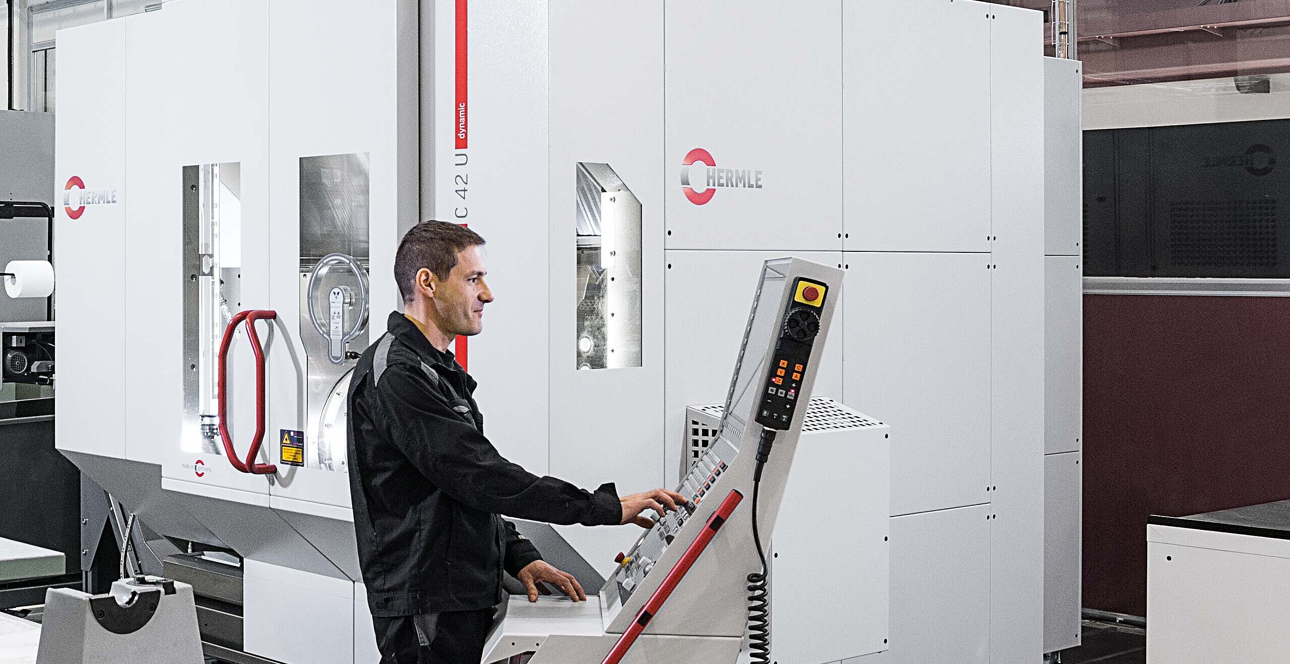 The Hermle 5 axis CNC high-power machining centre C 42 U installed at the CERN Department MME, dynamic, equipped with Precision packages I and II for highly-precise, reproducibly exact quality machining within tolerances of +/-0.5 µm