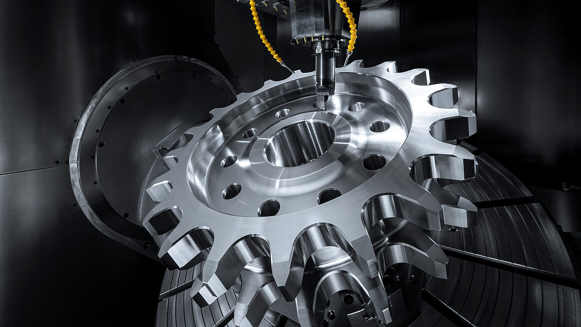 Ketennrad in der Fahrzeugtechnik wird in einer Drehmaschine produziert